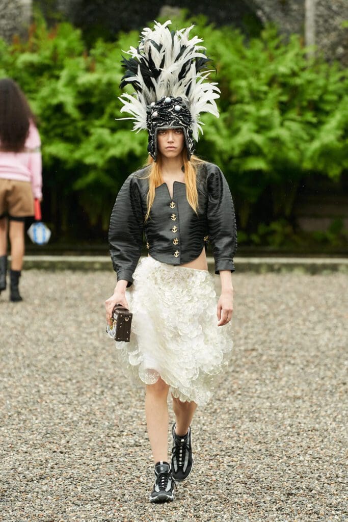 ルイ ヴィトン(Louis Vuitton)2024年 クルーズコレクション|水辺をテーマにマーメイドコアをエフォートレスに表現 9 louis vuitton resort 2024 isola bella runway collection 15