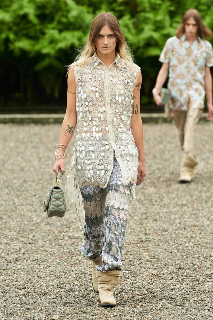 ルイ ヴィトン(Louis Vuitton)2024年 クルーズコレクション|水辺をテーマにマーメイドコアをエフォートレスに表現 10 louis vuitton resort 2024 isola bella runway collection 41