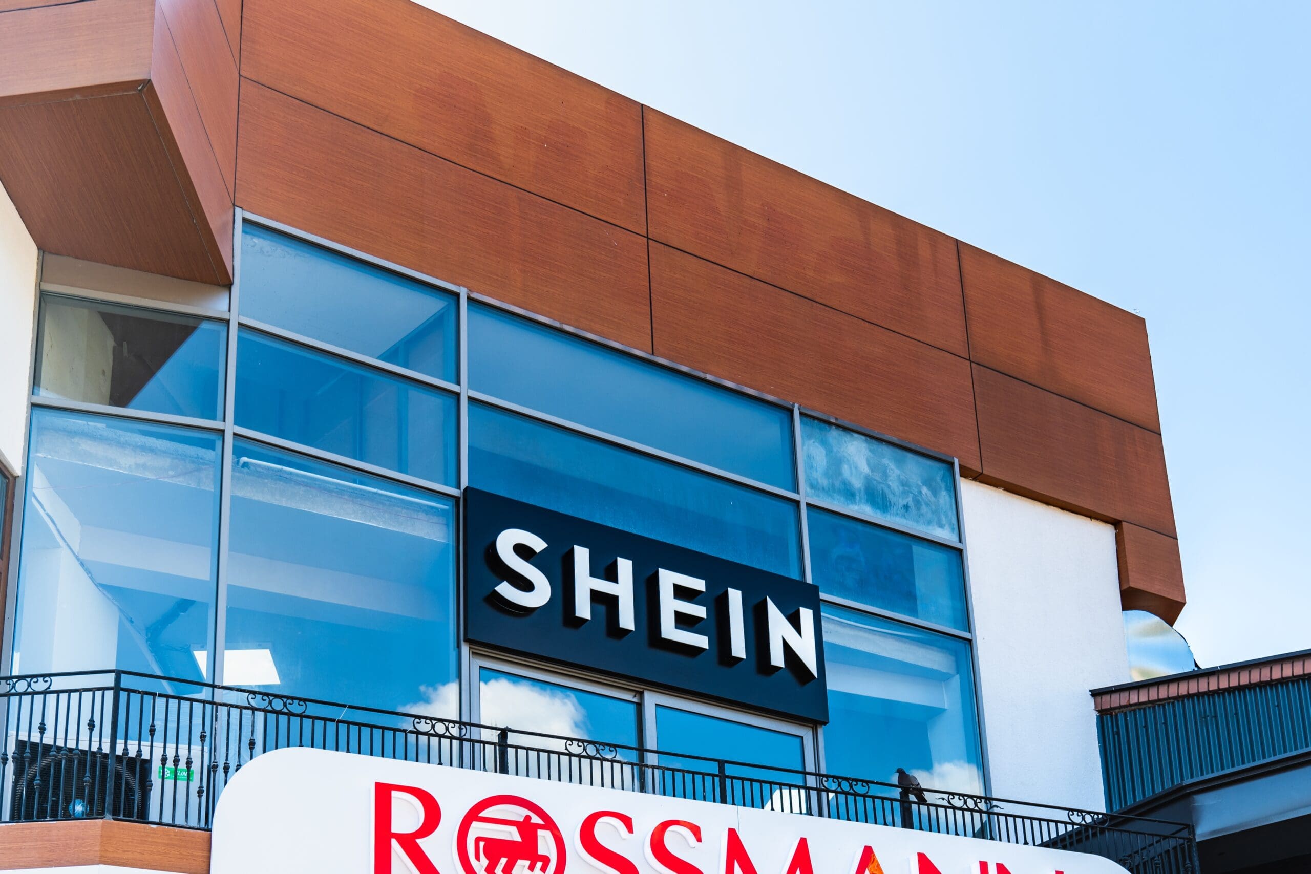 シーイン(SHEIN)660億ドルの評価額で20億ドルの資金調達|前年評価額の3分の2に減少 3 shutterstock 2223561951 scaled