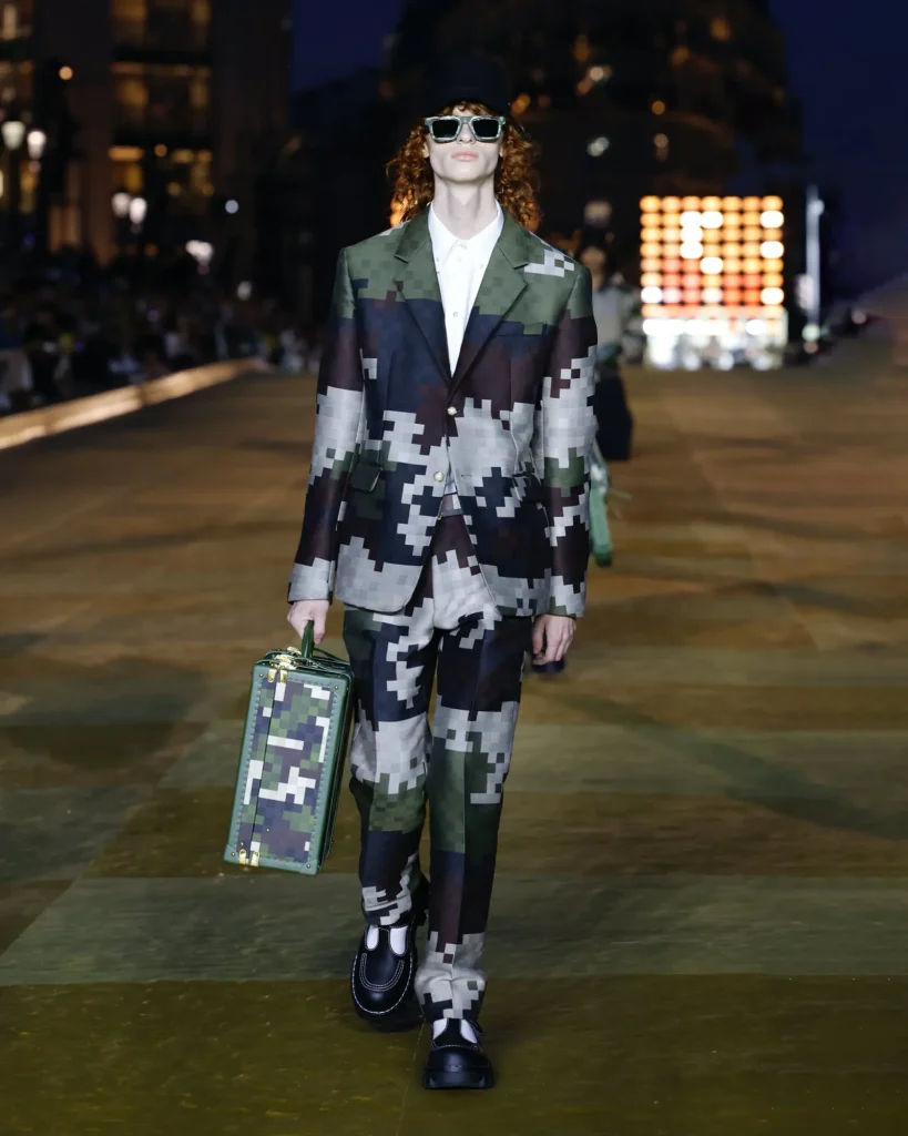 ルイ・ヴィトン(Louis Vuitton)2024年春夏メンズコレクション|ファレル・ウィリアムス時代の幕開け 12 1687355211 louis vuitton mens spring summer 2024 4
