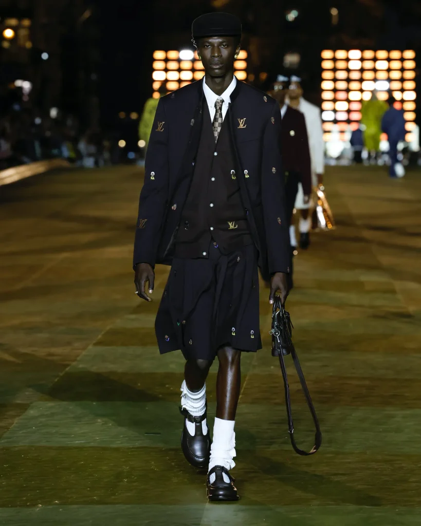 ルイ・ヴィトン(Louis Vuitton)2024年春夏メンズコレクション|ファレル・ウィリアムス時代の幕開け 16 1687355640 louis vuitton mens spring summer 2024 54