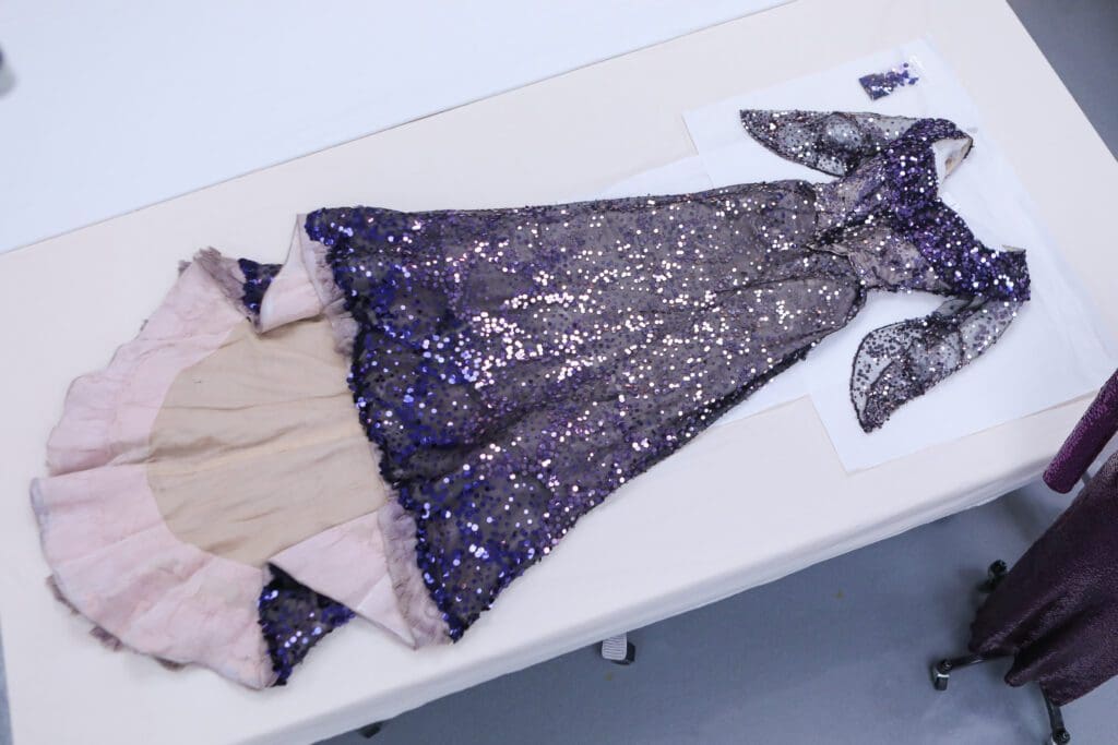 メットガラ、2024年のテーマは「Sleeping Beauties: Reawakening Fashion(眠れる美女たち - 蘇るファッション)」に 11 15. EveningDressFrench1902