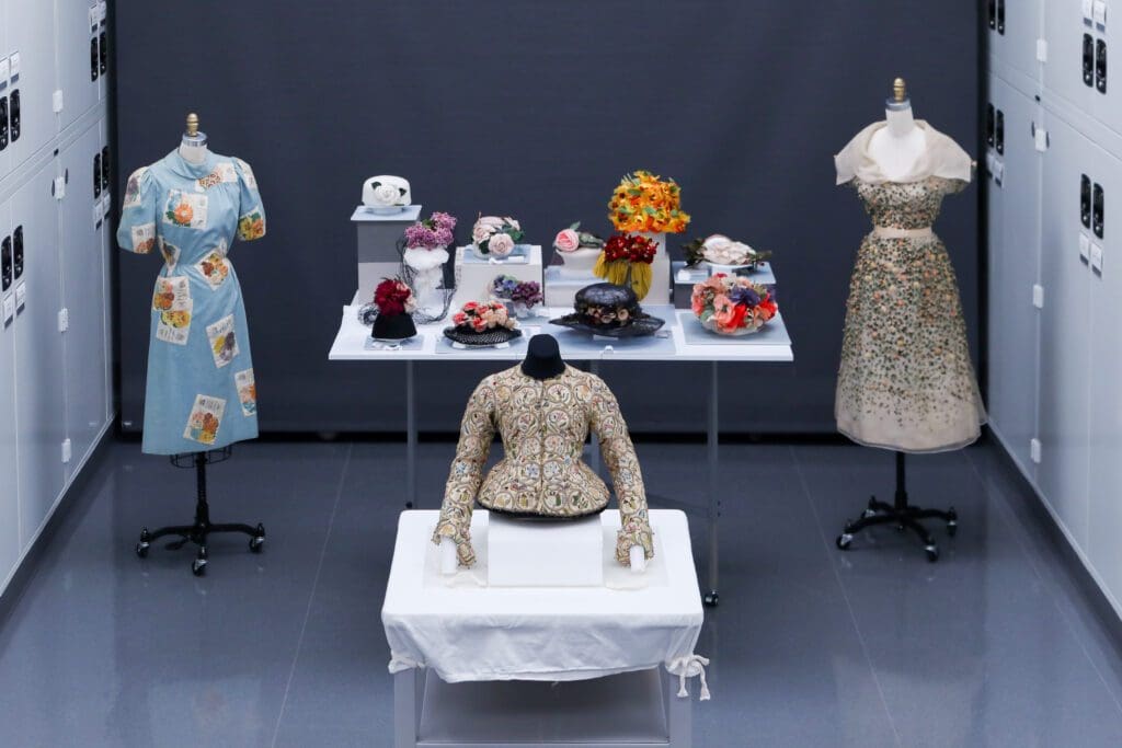 メットガラ、2024年のテーマは「Sleeping Beauties: Reawakening Fashion(眠れる美女たち - 蘇るファッション)」に 12 4. AtmosphereCICollctions