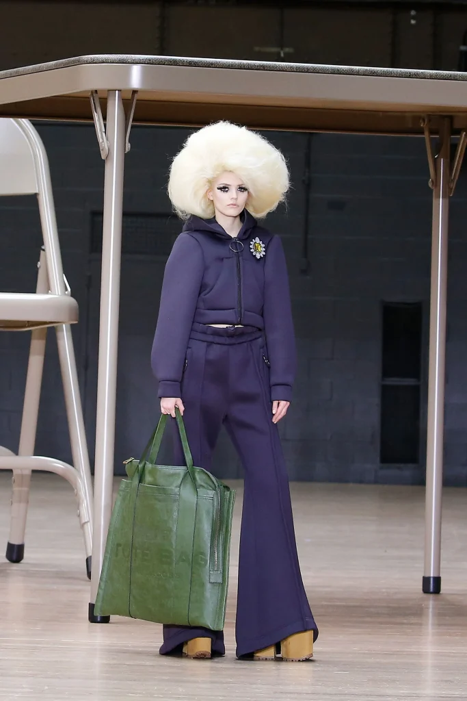 マーク ジェイコブス(Marc Jacobs) 2024年春夏コレクション | 40周年を祝福するクリエイティブの極致 9 00016 marc jacobs spring 2024 ready to wear courtesy of marc jacobs