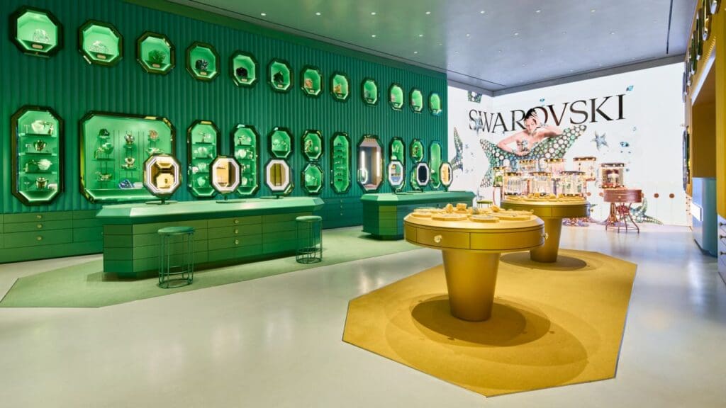 スワロフスキー(SWAROVSKI)、ミラノのドゥオーモ広場にイタリア初の旗艦店をオープン 8 1713459609178