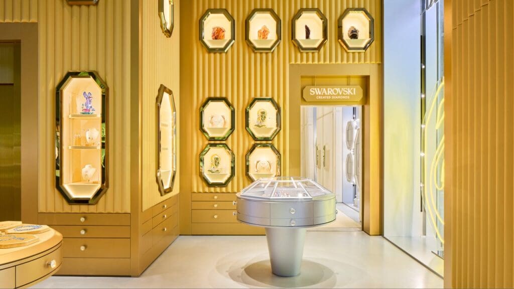 スワロフスキー(SWAROVSKI)、ミラノのドゥオーモ広場にイタリア初の旗艦店をオープン 11 1713459613991