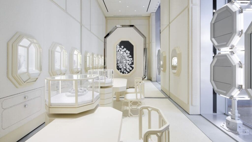 スワロフスキー(SWAROVSKI)、ミラノのドゥオーモ広場にイタリア初の旗艦店をオープン 12 1713459616625