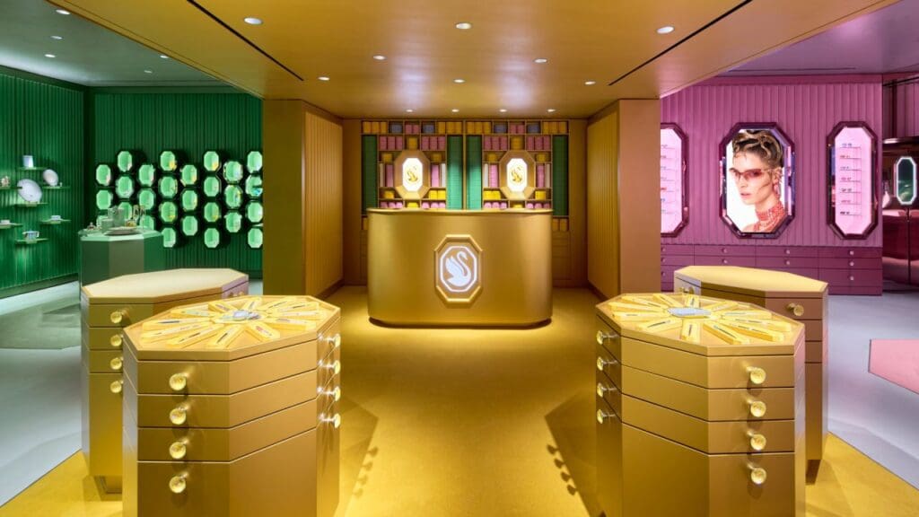 スワロフスキー(SWAROVSKI)、ミラノのドゥオーモ広場にイタリア初の旗艦店をオープン 10 1713459621238