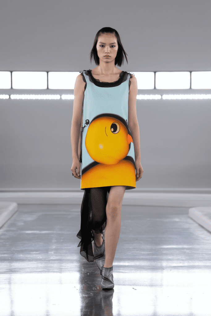 ルイ・ヴィトン(Louis Vuitton)、上海で2024年ウィメンズ・プレフォール「Voyager Show」を開催 12 Look 06f 800x1200 1