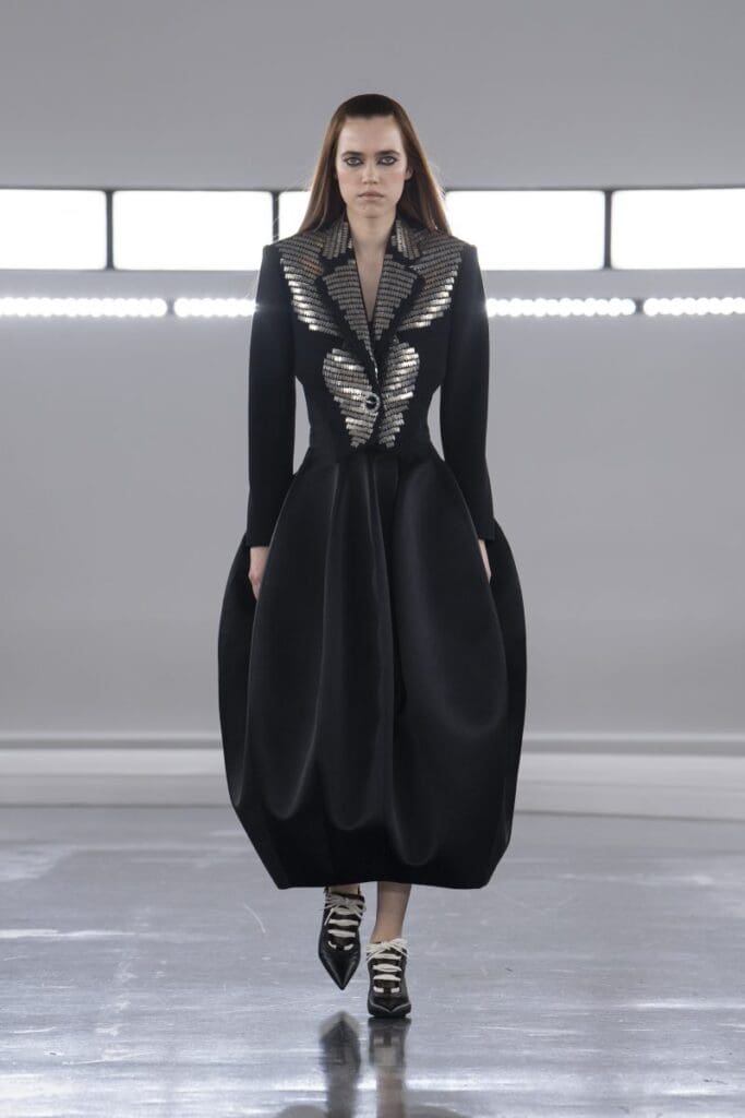 ルイ・ヴィトン(Louis Vuitton)、上海で2024年ウィメンズ・プレフォール「Voyager Show」を開催 16 Look 55 800x1200 1