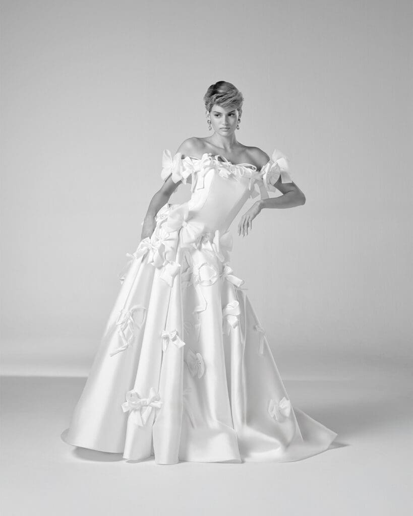 ヴィクター&ロルフ マリアージュ(Viktor & Rolf Mariage)、幻想の庭園へ誘う2026年春夏コレクションを発表 4 VRM475 F 1080x1350 1