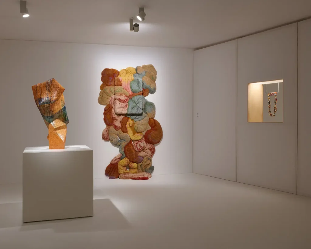 ロエベ(LOEWE)主催の国際的クラフト賞「LOEWE FOUNDATION Craft Prize 2025」にて、青木邦眞が大賞を受賞 14 LOEWE FOUNDATION Craft Prize 2025 Exhibition