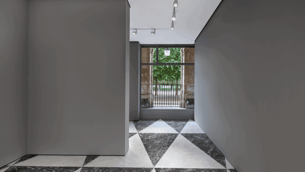 アクネ ストゥディオズ(Acne Studios)、パリに初の常設ギャラリー「Acne Paper Palais Royal」を開設 4 2 4