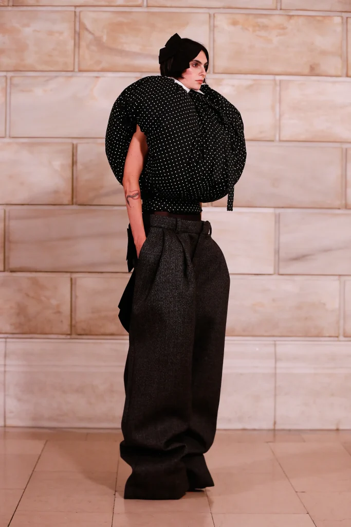 マーク ジェイコブス(Marc Jacobs)Runway 2026ー ヴィクトリア時代を再構築した19の美学 17 00006 marc jacobs fall 2025 ready to wear
