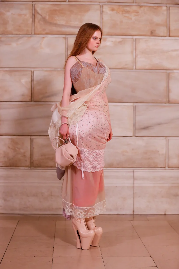 マーク ジェイコブス(Marc Jacobs)Runway 2026ー ヴィクトリア時代を再構築した19の美学 19 00008 marc jacobs fall 2025 ready to wear