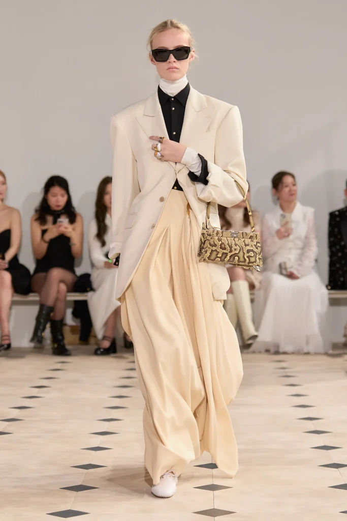 セリーヌ(Celine)2026年春夏コレクションー マイケル・ライダーによる新たな時代のはじまり 14 00062 celine spring 2026 ready to wear
