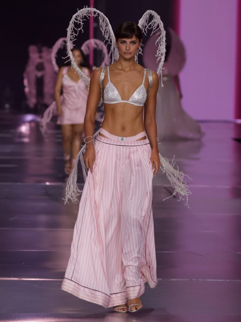 ヴィクトリアズ シークレット(Victoria’s Secret)ファッションショー、2025年も再び開催が決定 5 vsfs look 8