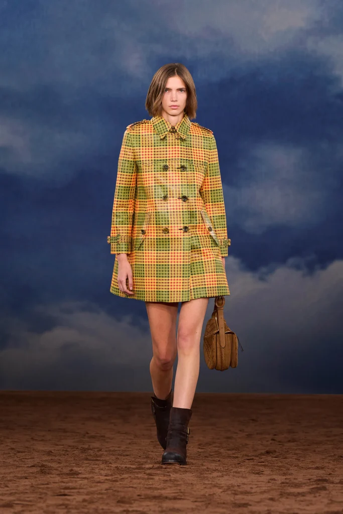 バーバリー(Burberry)、音楽とファッションが共鳴する2026年サマーコレクションを発表 18 00001 burberry spring 2026 ready to wear