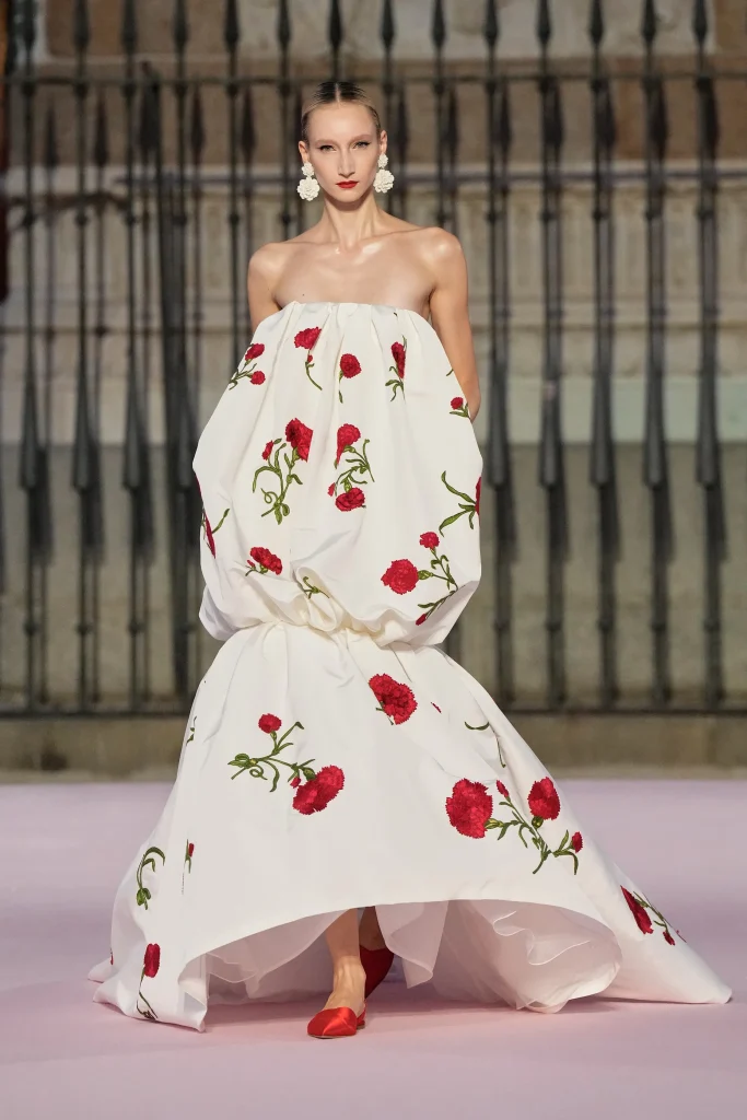 キャロリーナ ヘレラ(Carolina Herrera)、マドリードの中心で歴史的ショーを開催 14 00016 carolina herrera spring 2026