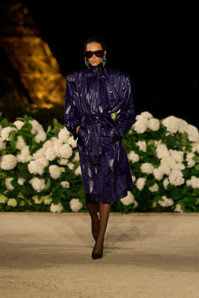 サンローラン(Saint Laurent)2026年春夏コレクション:夜のパリに響く女性像の変奏 18 00016 saint laurent spring 2026 ready to wear