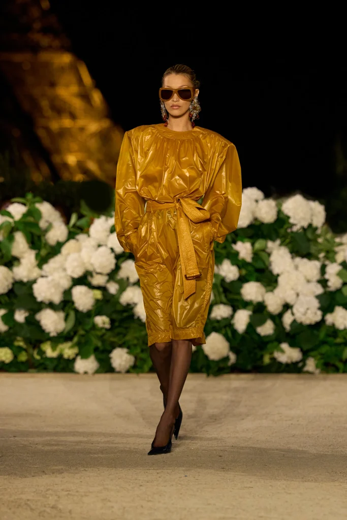 サンローラン(Saint Laurent)2026年春夏コレクション:夜のパリに響く女性像の変奏 21 00031 saint laurent spring 2026 ready to wear