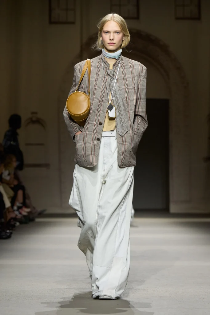 コーチ(COACH)2026年春夏コレクションー ニューヨークに息づく都市の記憶と夢 24 00036 coach spring 2026 ready to wear