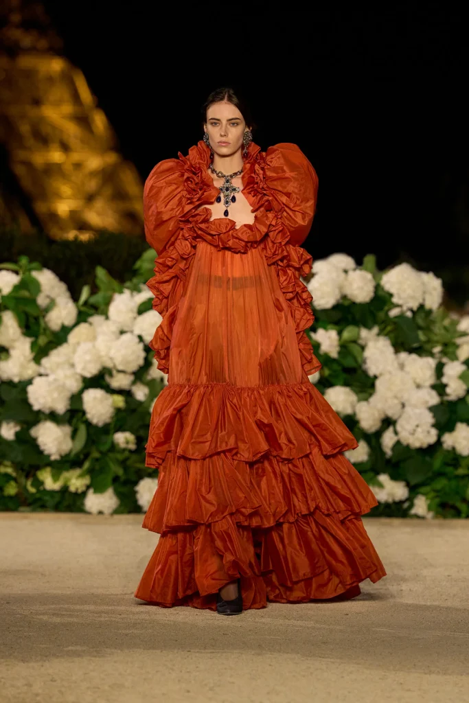 サンローラン(Saint Laurent)2026年春夏コレクション:夜のパリに響く女性像の変奏 23 00044 saint laurent spring 2026 ready to wear