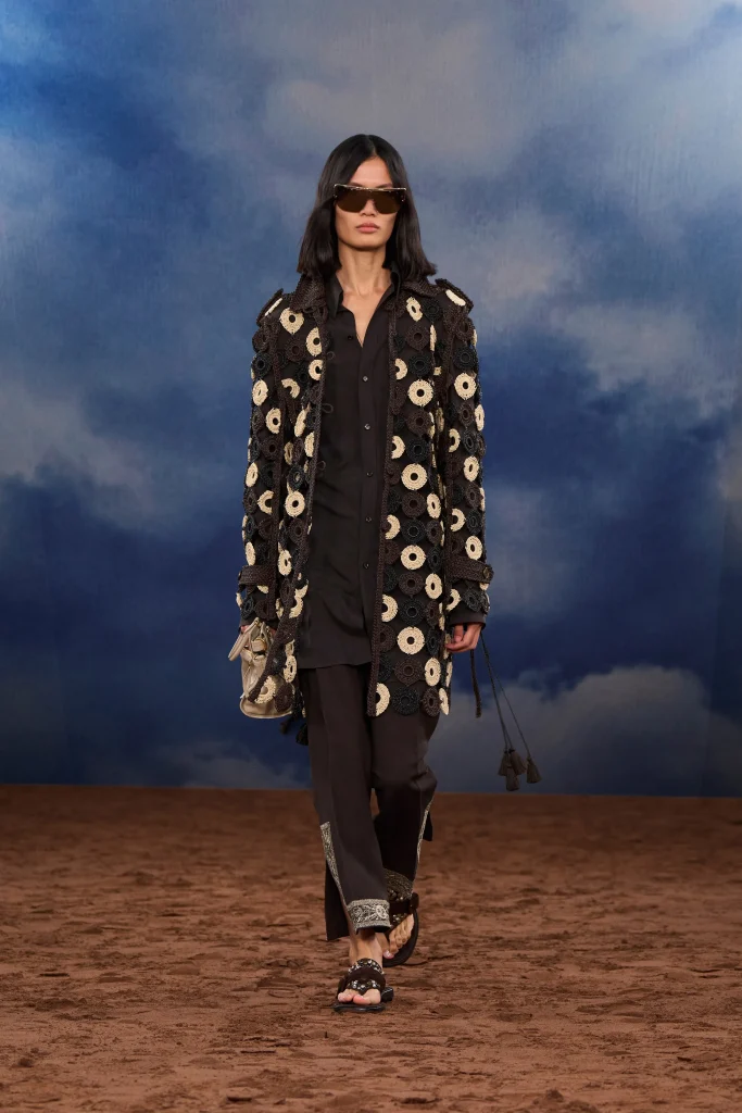 バーバリー(Burberry)、音楽とファッションが共鳴する2026年サマーコレクションを発表 16 00047 burberry spring 2026 ready to wear