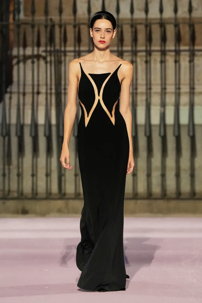 キャロリーナ ヘレラ(Carolina Herrera)、マドリードの中心で歴史的ショーを開催 19 00051 carolina herrera spring 2026