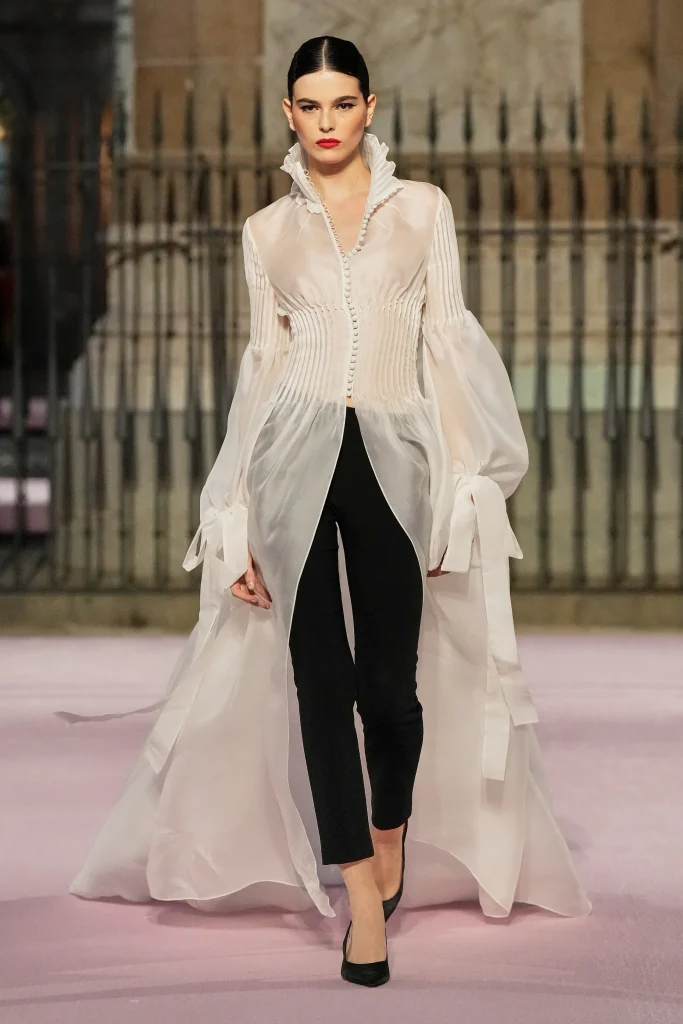 キャロリーナ ヘレラ(Carolina Herrera)、マドリードの中心で歴史的ショーを開催 21 00053 carolina herrera spring 2026