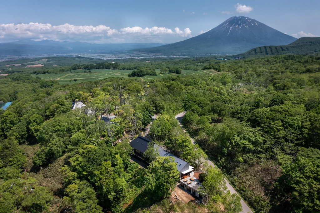 ニセコ宿「SHIGUCHI」で出会う、静謐なクワイエット・ラグジュアリー体験 15 49 DJI 0469
