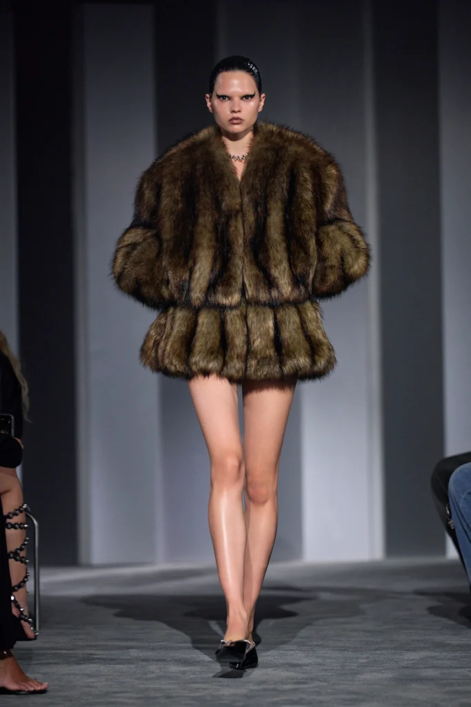 20周年を迎えたアレキサンダーワン(alexanderwang):“強き女性像”を描くマニフェスト 19 AlexanderWang TheMatriach Runway S26 Look003 2x3