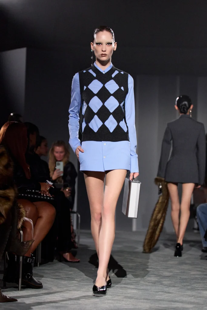 20周年を迎えたアレキサンダーワン(alexanderwang):“強き女性像”を描くマニフェスト 21 AlexanderWang TheMatriach Runway S26 Look010 2x3