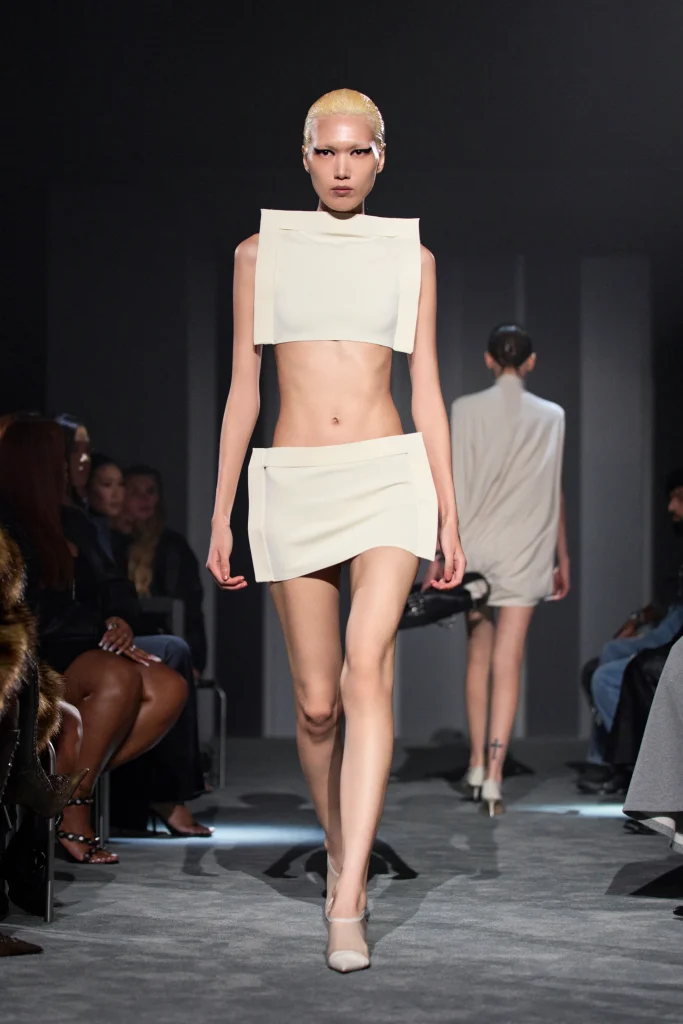 20周年を迎えたアレキサンダーワン(alexanderwang):“強き女性像”を描くマニフェスト 26 AlexanderWang TheMatriach Runway S26 Look034 2x3