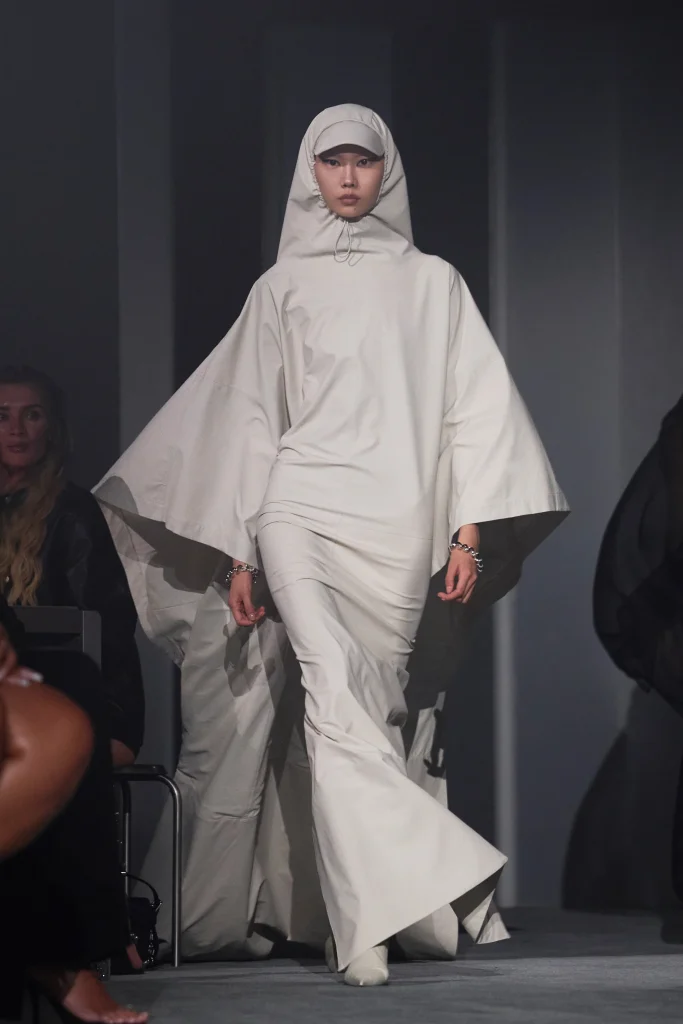 20周年を迎えたアレキサンダーワン(alexanderwang):“強き女性像”を描くマニフェスト 28 AlexanderWang TheMatriach Runway S26 Look044 2x3