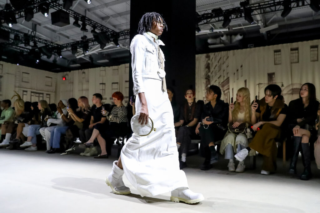 コーチ(COACH)2026年春夏コレクションー ニューヨークに息づく都市の記憶と夢 28 BFA 51322 7384327