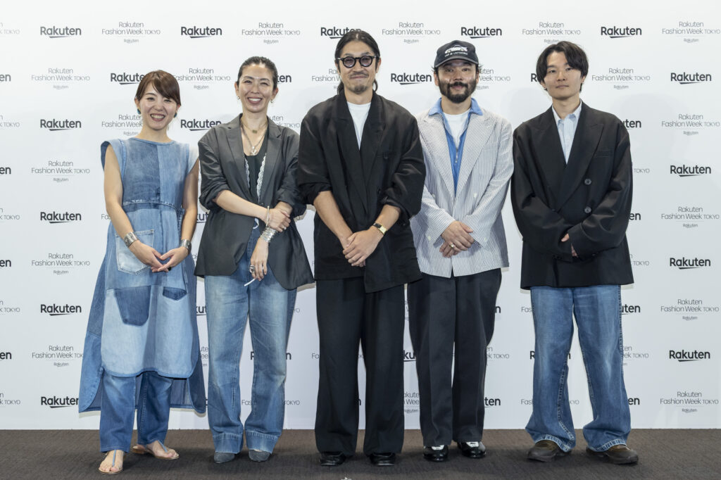 「FASHION PRIZE OF TOKYO 2026」受賞デザイナーにYOKEの寺田典夫が選出 4 デザイナー、審査員の集合写真