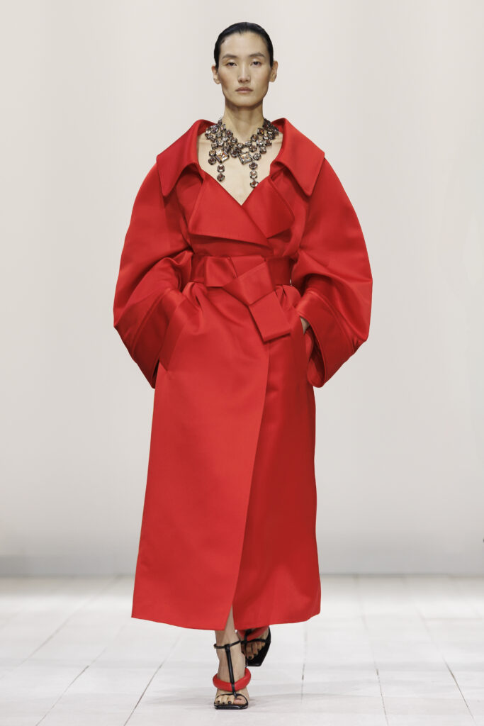 ジバンシィ(Givenchy)2026年春夏ー サラ・バートンが導く“自由としてのフェミニティ” 33 Givenchy SS26 WOMEN SHOW LOOK 26