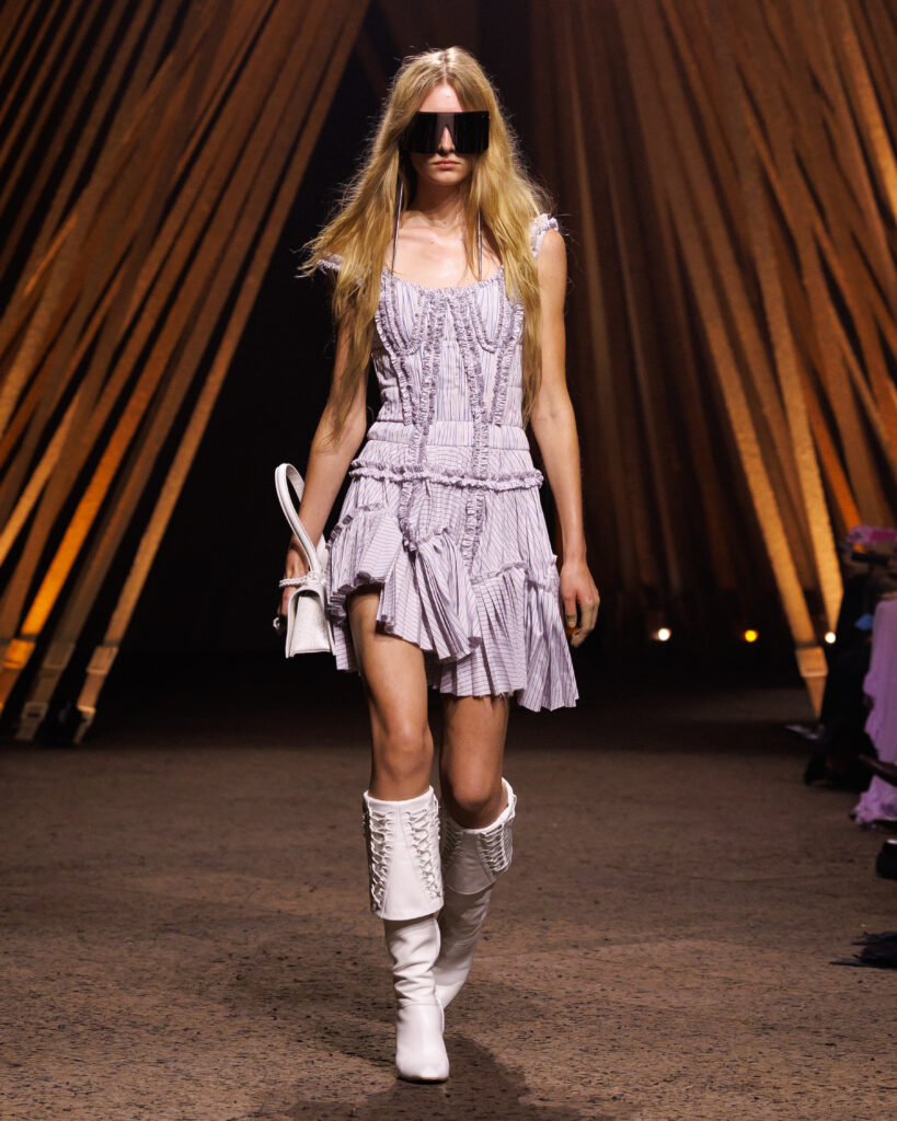 マックイーン(McQueen)2026年春夏コレクション──ショーン・マクギアーが描く“本能と秩序の再定義” 26 McQueen SS26 Look 18
