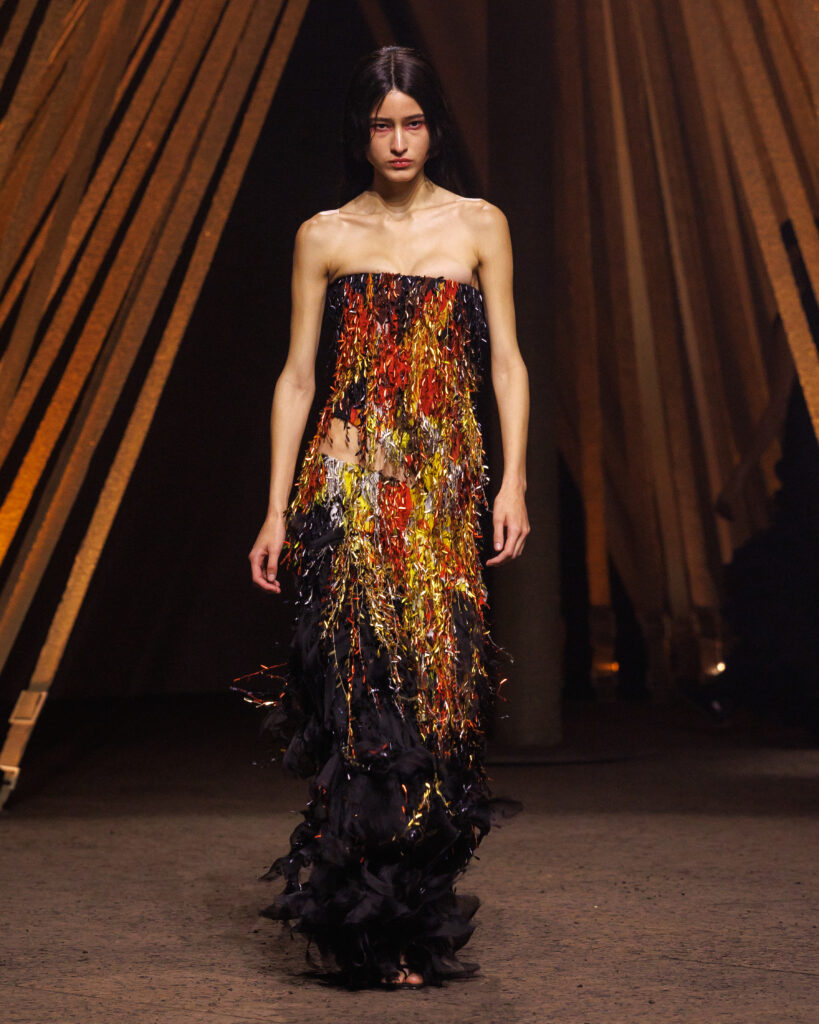 マックイーン(McQueen)2026年春夏コレクション──ショーン・マクギアーが描く“本能と秩序の再定義” 31 McQueen SS26 Look 47
