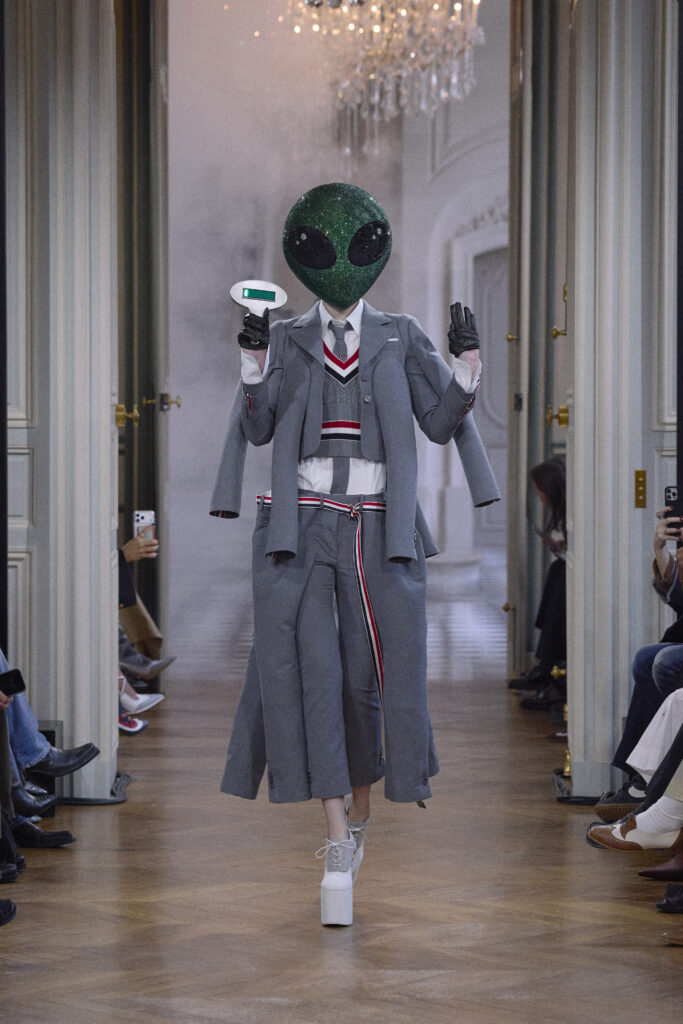 トム ブラウン(Thom Browne)2026年春夏コレクション──宇宙から届いたモードの宣言 15 Thom Browne SS26 0193