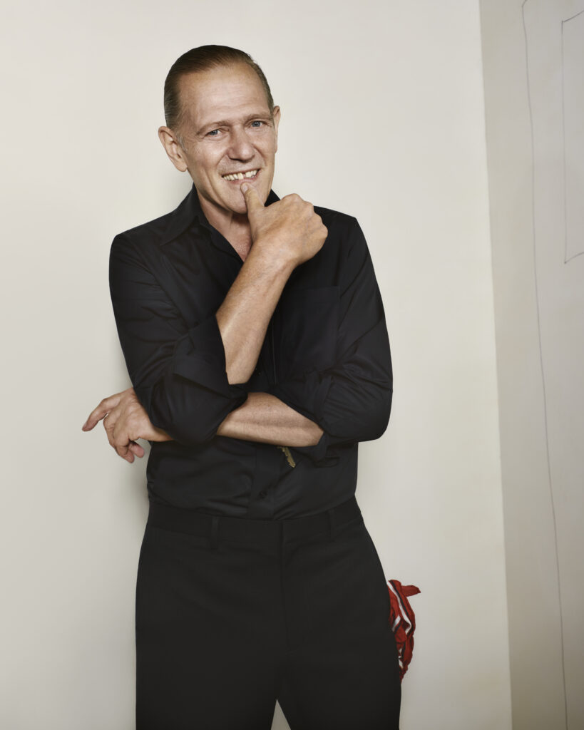 ジバンシィ(Givenchy)、サラ・バートンによる2026年スプリングキャンペーンを公開 6 GIVENCHY S26 CAMPAIGN 4x5 11