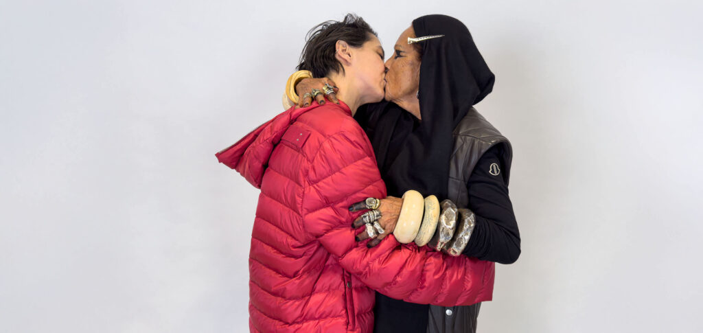 モンクレール+リック オウエンス(Moncler + Rick Owens)、“ブルーコリック”な2026年サマーコレクションを発表 12 PROMOTING UNLIMITED LOVE MONCLER RICK OWENS PHOTOGRAPHED BY JUERGEN TELLER3