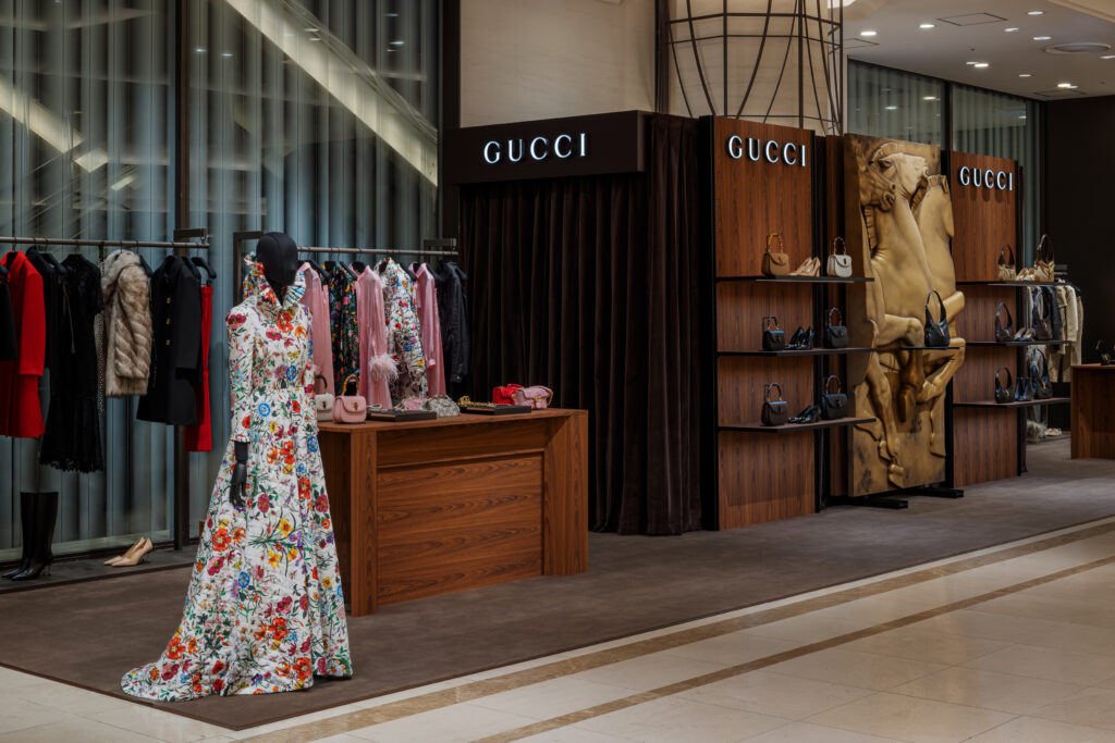 グッチ(Gucci)、デムナ初コレクションのローンチを記念した「Gucci La Famiglia Pop-Upショップ」を開催 7 main 5