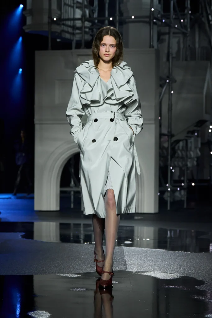バーバリー(Burberry)、ダニエル・リーが描く“外へ出るための”2026年秋冬 14 00001 burberry fall 2026 ready to wear