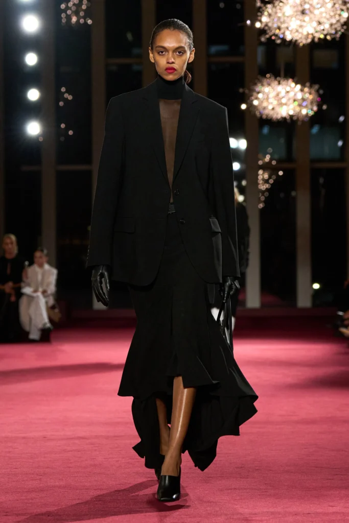 マイケル・コースコレクション(Michael Kors Collection)2026年秋冬が捧げる、ニューヨーク・シティへのオマージュ 23 00002 michael kors collection fall 2026 ready to wear
