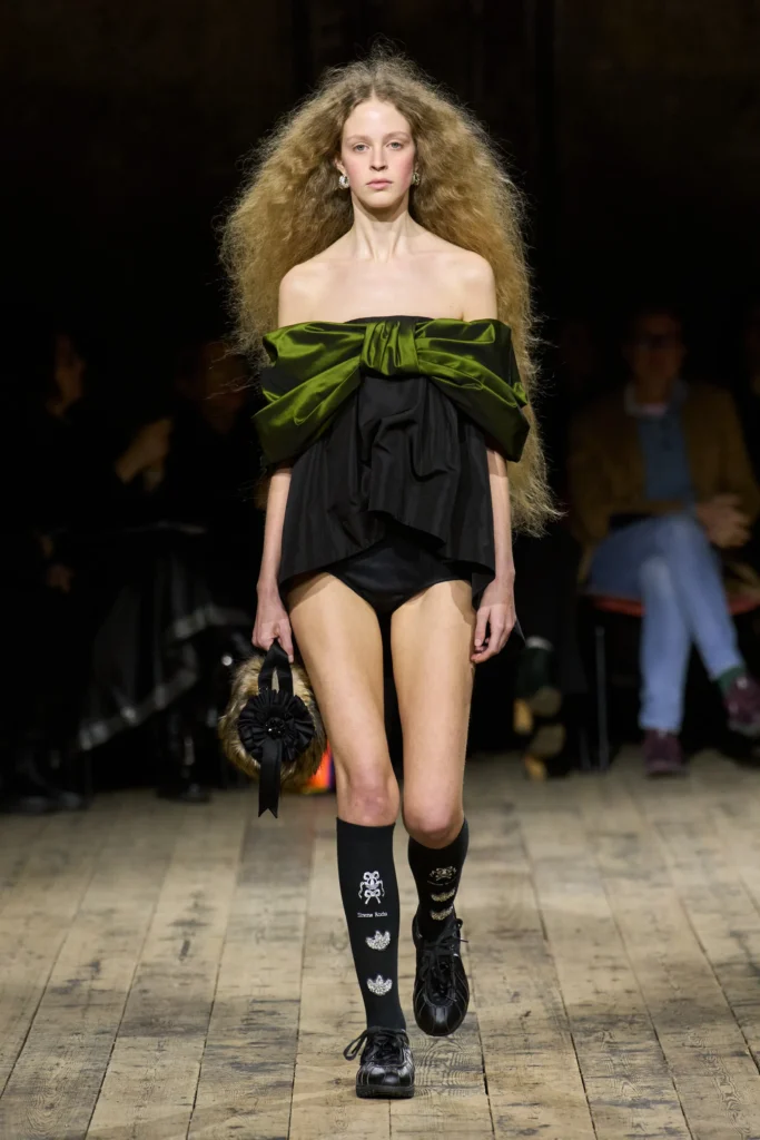 シモーネ ロシャ(Simone Rocha) 2026年秋冬:神話と現実を縫い合わせた、アディダスとの新章 19 00006 simone rocha fall 2026 ready to wear