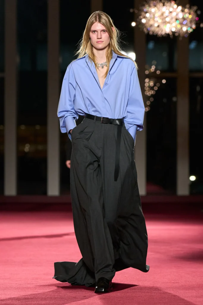 マイケル・コースコレクション(Michael Kors Collection)2026年秋冬が捧げる、ニューヨーク・シティへのオマージュ 28 00018 michael kors collection fall 2026 ready to wear