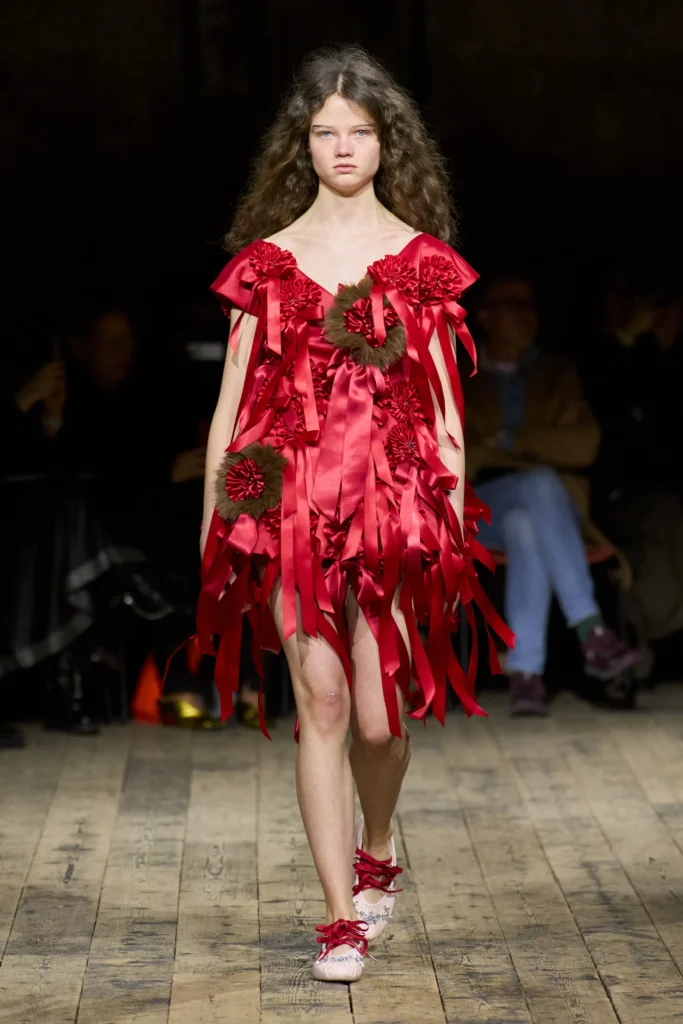 シモーネ ロシャ(Simone Rocha) 2026年秋冬:神話と現実を縫い合わせた、アディダスとの新章 23 00027 simone rocha fall 2026 ready to wear