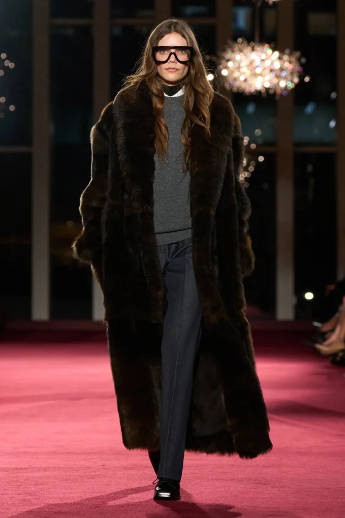 マイケル・コースコレクション(Michael Kors Collection)2026年秋冬が捧げる、ニューヨーク・シティへのオマージュ 34 00030 michael kors collection fall 2026 ready to wear